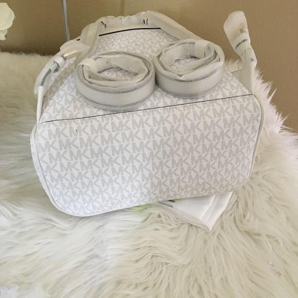 Last one✨Michael Kors medium Rhea zipper backpack - Picture 3 of 7